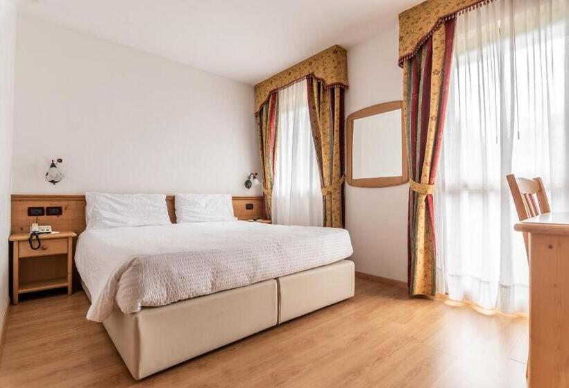 חדר סטנדרט לארבעה, Genzianella