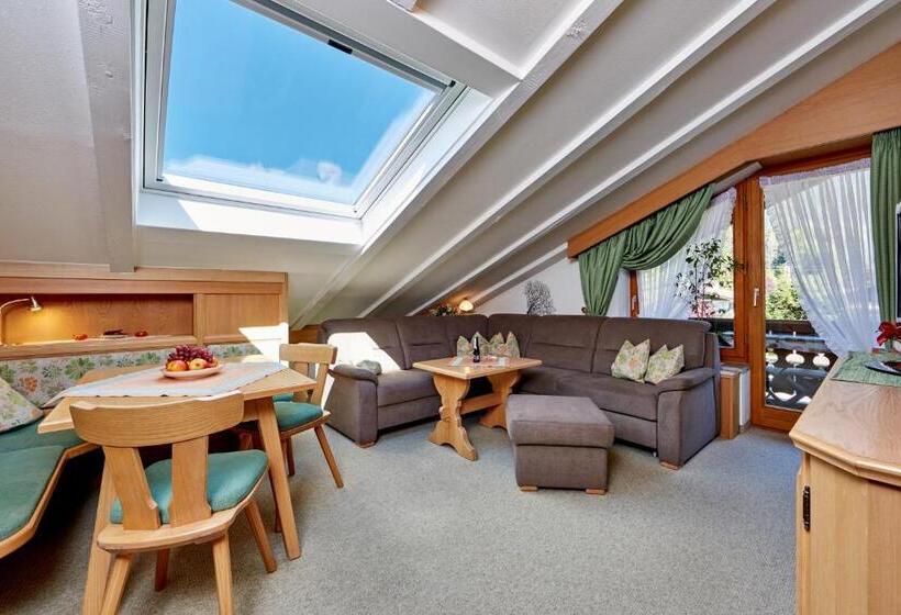 غرفة عائلية مطلّة علي الجبل, Gästehaus Marianne