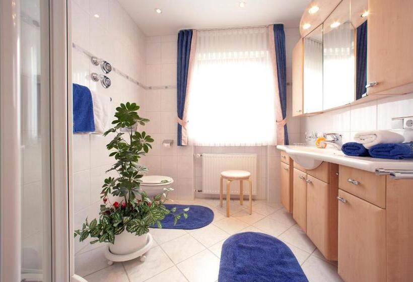 جناح, Gästehaus Marianne