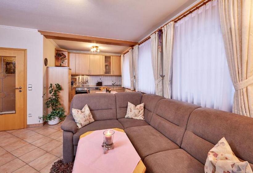 Дом 2 Спальни, Gästehaus Marianne