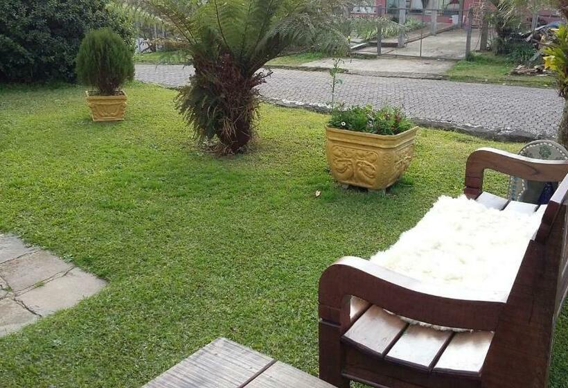 سوییت سوپریور, Pousada Casa Amarela