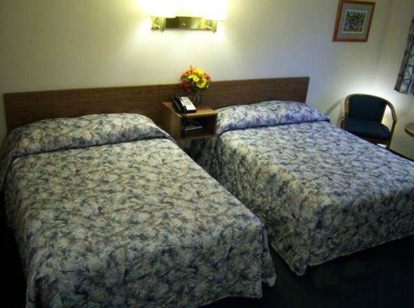 Номер Стандарт 2 Двуспальные Кровати, Tall Pines Motel