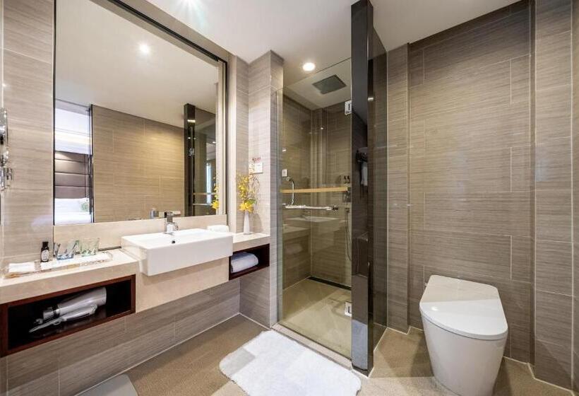 اتاق لوکس با تخت بزرگ, Guangdong Hotel Shanghai   Free Self Service Laundry