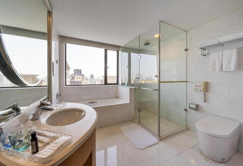 اتاق لوکس با تخت بزرگ, Guangdong Hotel Shanghai   Free Self Service Laundry