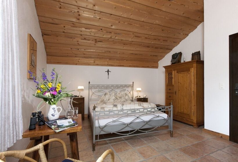 חדר סטנדרט, Arkanum