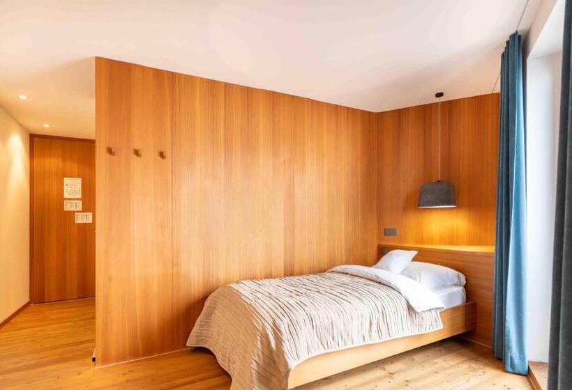 غرفة قياسية فردية, B & B Longhin