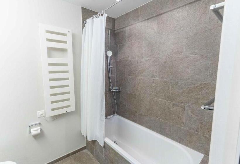 غرفة عائلية, B & B Longhin