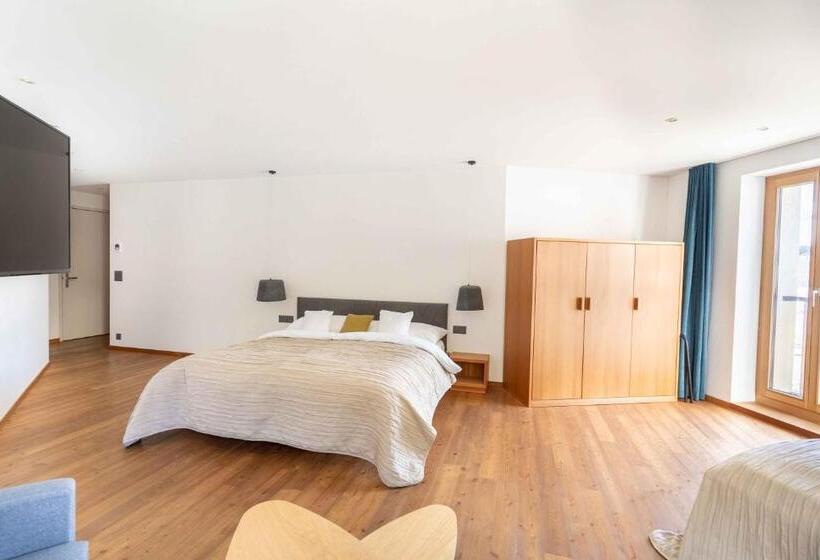 غرفة عائلية, B & B Longhin