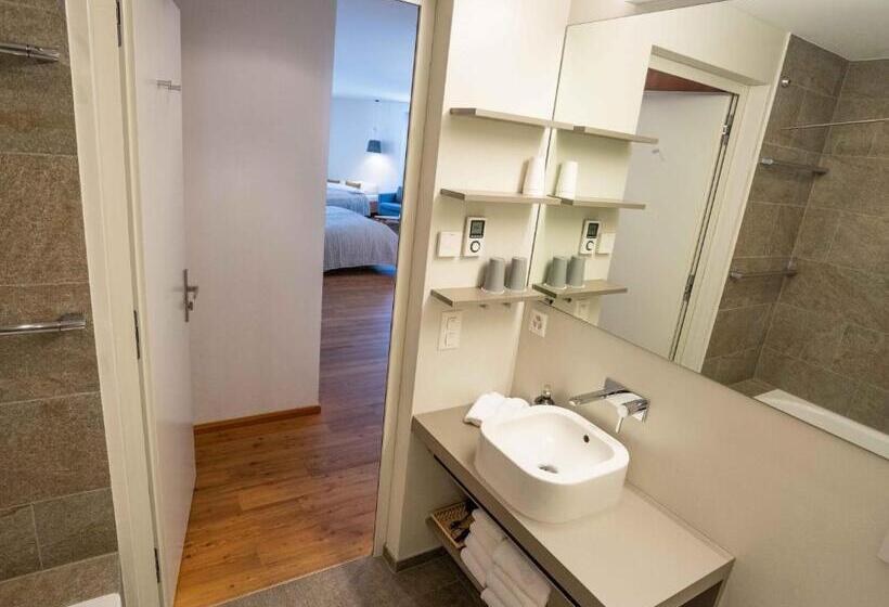 غرفة عائلية, B & B Longhin