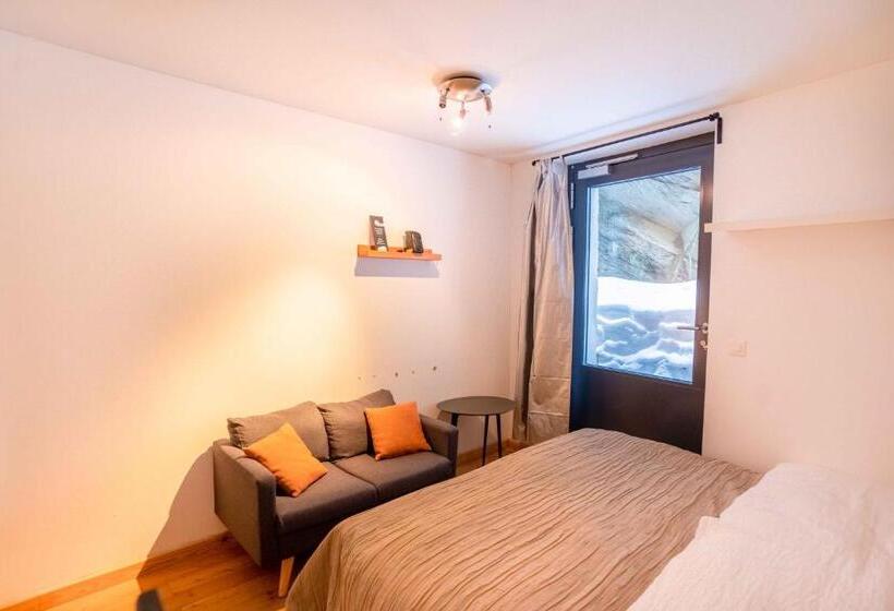 غرفة إقتصادية, B & B Longhin