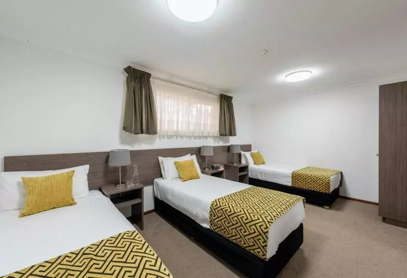 Family Room, Best Western Plus Ambassador Orange
