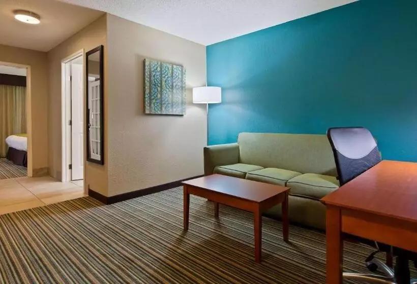 キングサイズベッドのデラックススイート, Best Western Plus Menomonie Inn & Suites