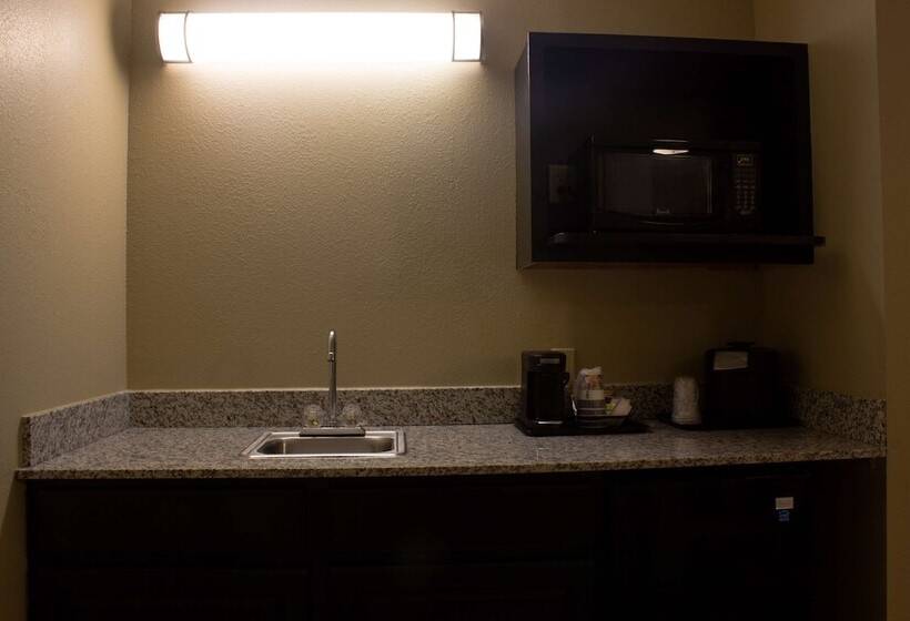 جناح سرير كينج, Best Western Plus Menomonie Inn & Suites