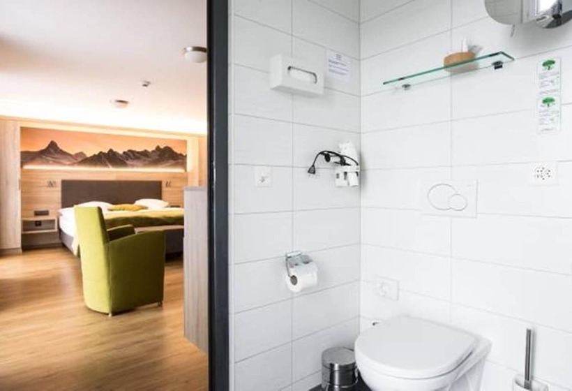 اتاق استاندارد چهار تخته, Bristol