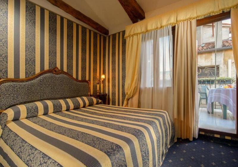 Superior Room with Terrace, Centauro