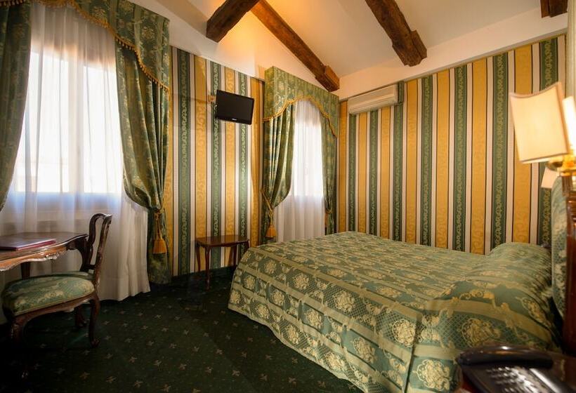 Superior Quadruple Room, Centauro
