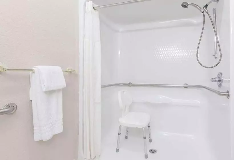 ２ダブルベッドのスタンダードルーム, Days Inn By Wyndham Near Kansas Speedway