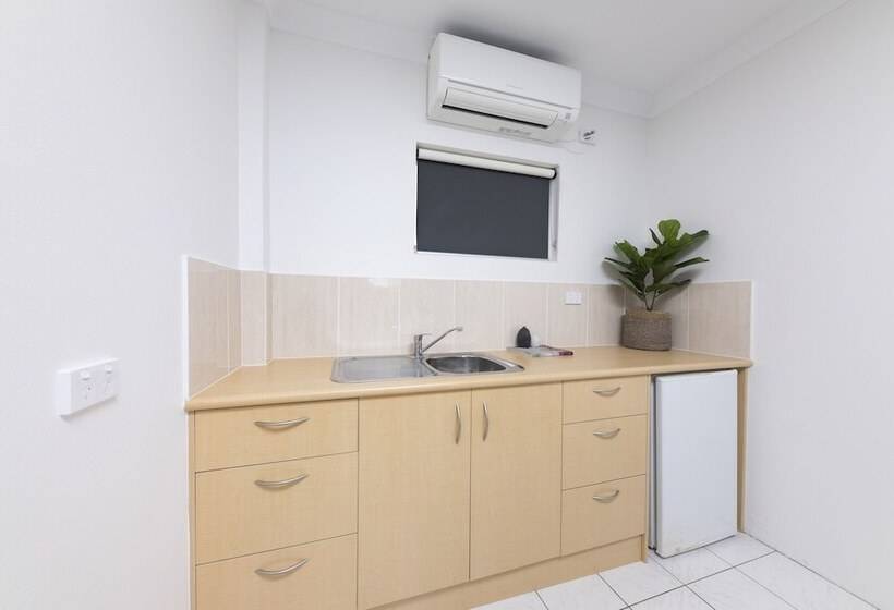 غرفة عائلية, Forster