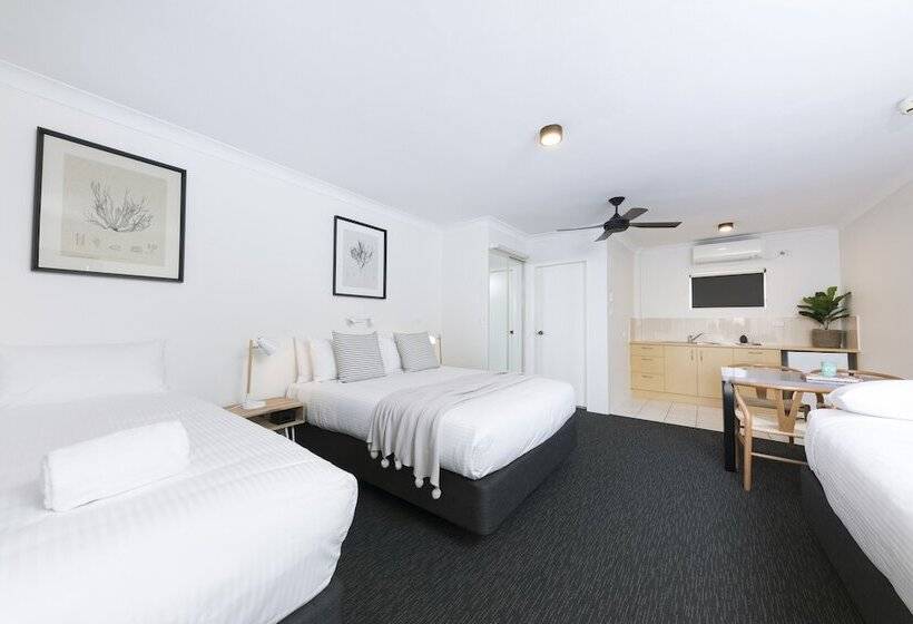 غرفة عائلية, Forster