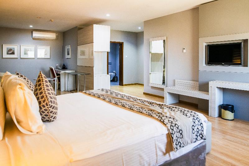 غرفة قياسية, Forster