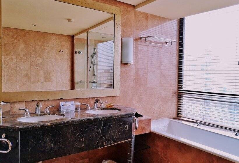 سوییت اجرایی, Hilton Chongqing