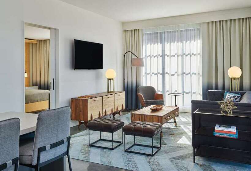 سوئیت با تخت بزرگ, Hilton Chongqing