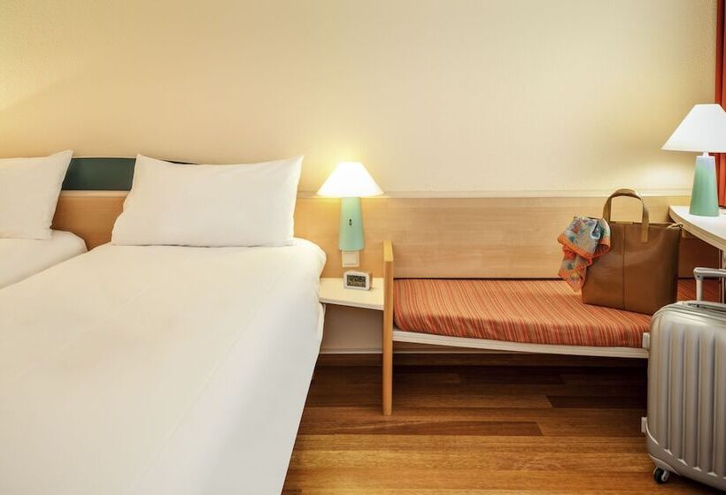 Quarto Estandar, Ibis Fribourg