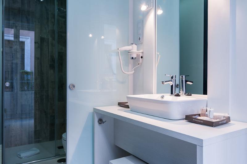 Номер Стандарт, Ibis Fribourg