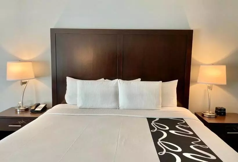身障者適用キングサイズベッドルーム, La Quinta Inn By Wyndham Lynnwood