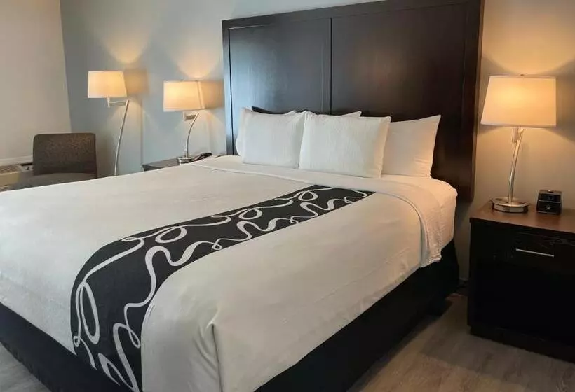 キングサイズベッドのスイートルーム, La Quinta Inn By Wyndham Lynnwood