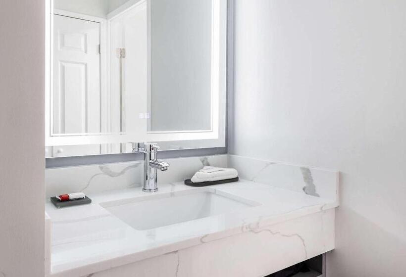 标准间, La Quinta Inn By Wyndham Lynnwood