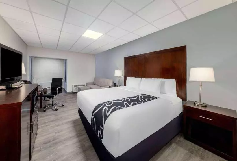 キングサイズベッドのデラックススイート, La Quinta Inn By Wyndham Lynnwood