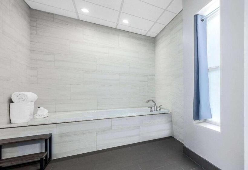 带大床的复式套间, La Quinta Inn By Wyndham Lynnwood