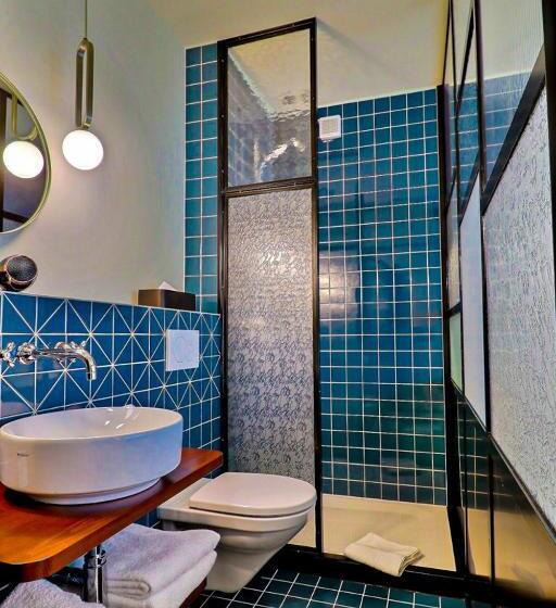 غرفة قياسية مطلة على الجبل, Le Tonnelier