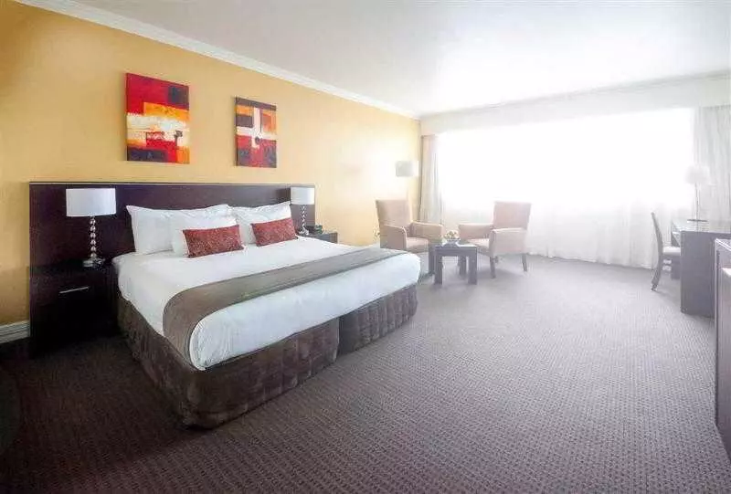 キングサイズベッドのスタンダードルーム, Rydges Norwest Sydney