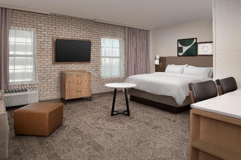 带大床的标准工作室, Staybridge Suites San Antonio Airport, An Ihg