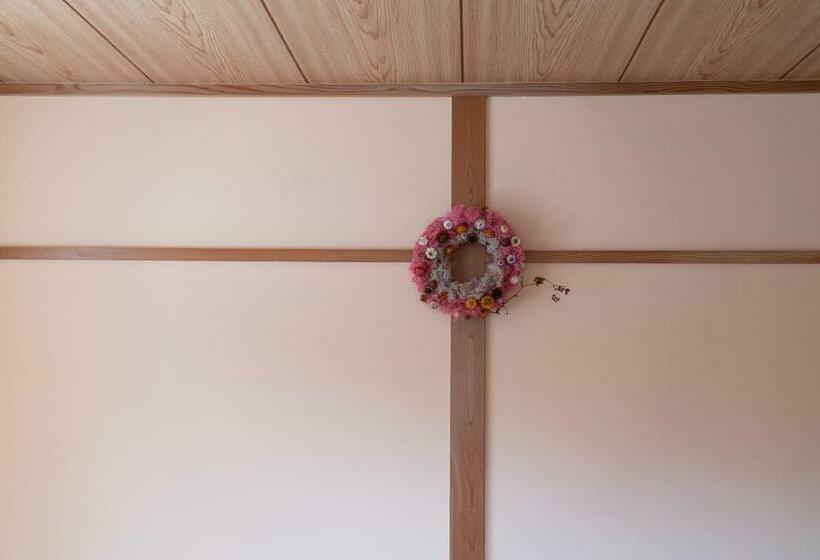 غرفة عائلية, Lodge Mondo