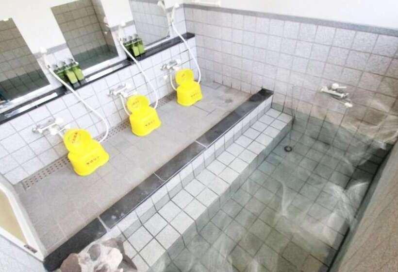 سرير فى غرفة مشتركه, Lodge Mondo