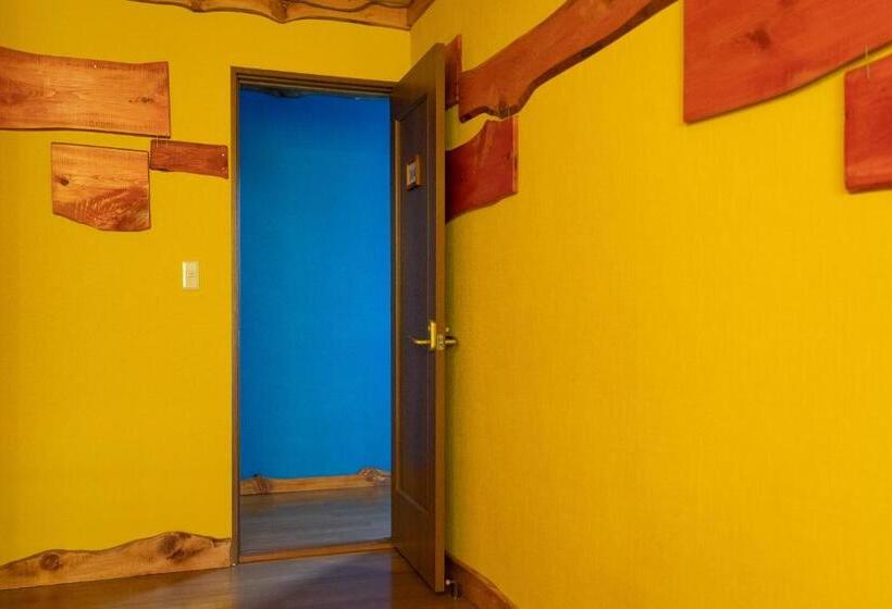 غرفة قياسية ثلاثية, Lodge Mondo