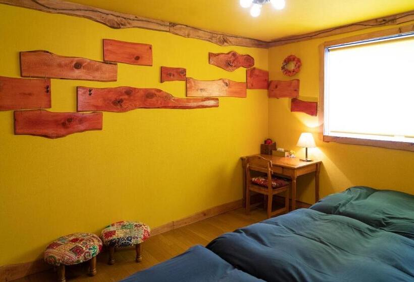 غرفة قياسية ثلاثية, Lodge Mondo