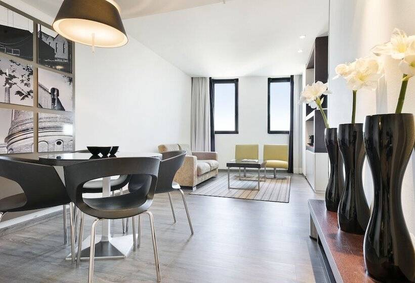سوییت جونیور, Barcelona Condal Mar Affiliated By Meliá