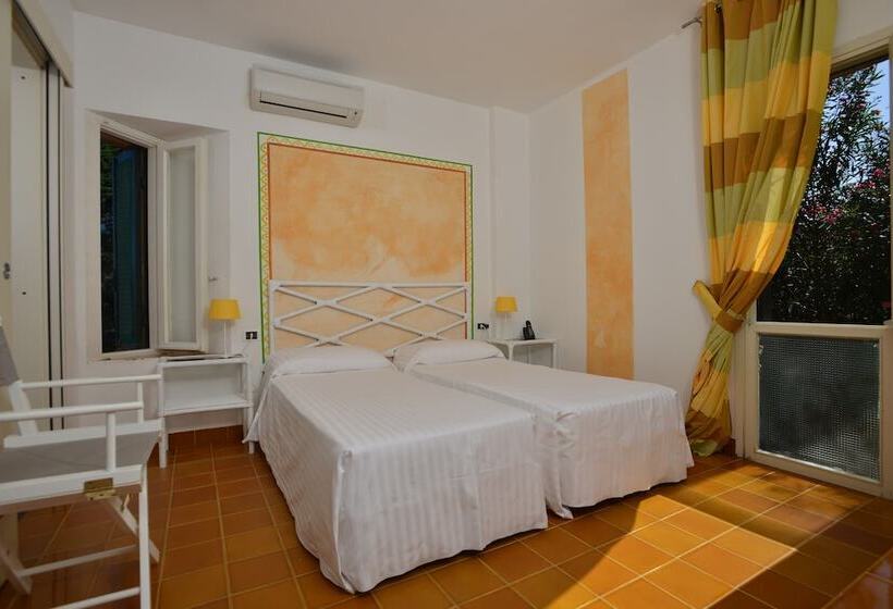 Номер Стандарт Трехместный, Unahotels Club Hotel Ancora