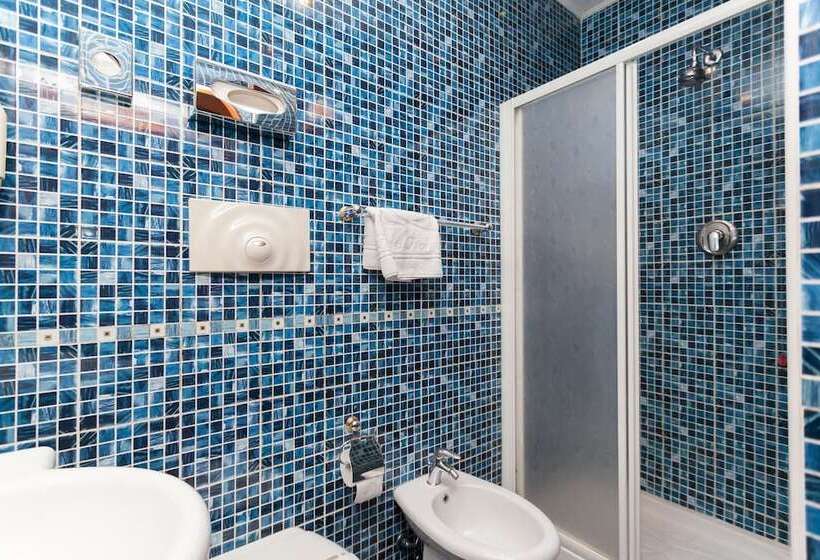 三人经典房间, Fiorella Milano