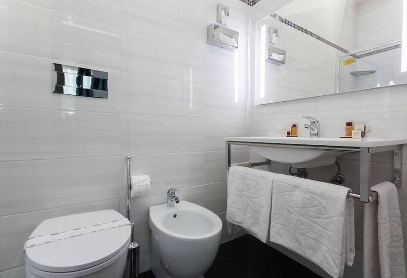 高级大房间, Fiorella Milano