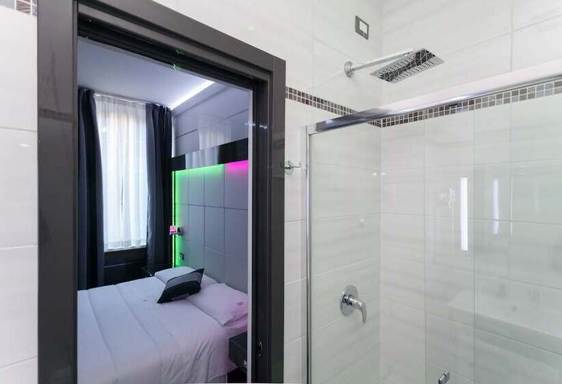 高级大房间, Fiorella Milano