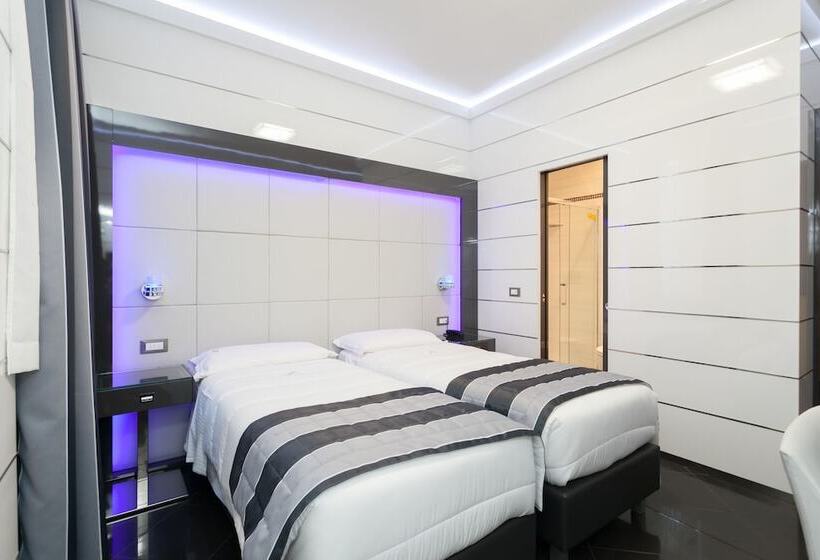 اتاق سوپریور, Fiorella Milano