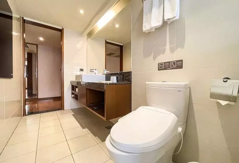 اتاق لوکس چهار تخته, Guide Hotel Taipei Bade