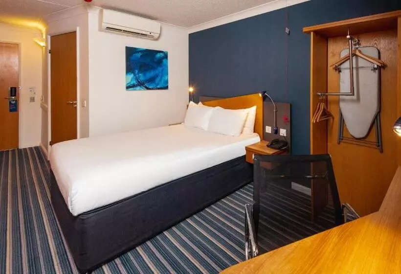 身障者適用スタンダードルーム, Holiday Inn Express Northampton   South, An Ihg