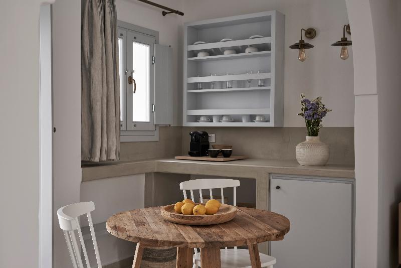 סוויטה דלוקס, Makris Beach