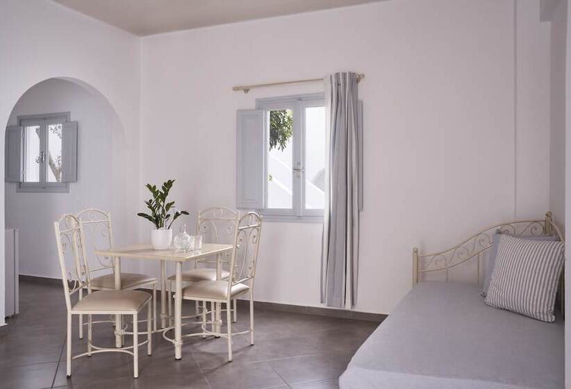 סוויטה, Makris Beach